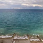 Horizon House - Beachfront Escape Apartman