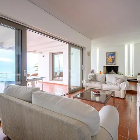 Horizon House - Beachfront Escape Appartement Nerántza