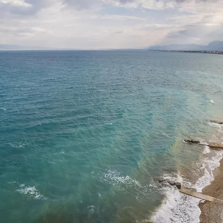 Horizon House - Beachfront Escape Apartment Nerantza