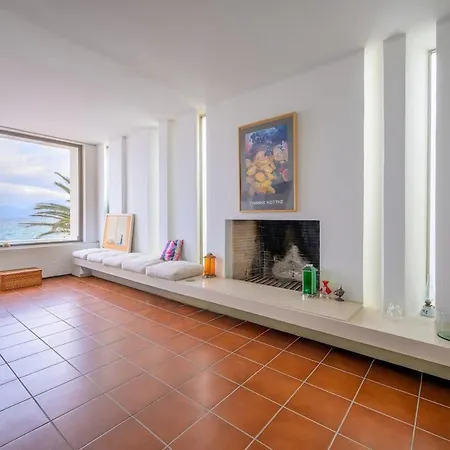 Horizon House - Beachfront Escape