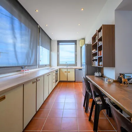 Daire Horizon House - Beachfront Escape