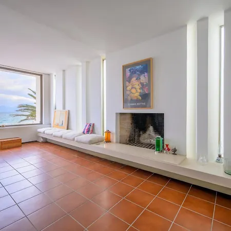 Horizon House - Beachfront Escape Daire