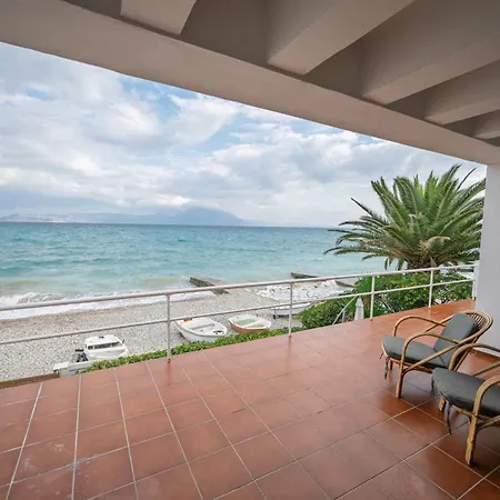 Daire Horizon House - Beachfront Escape *