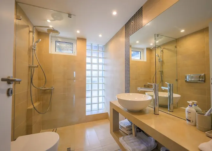 Horizon House - Beachfront Escape *