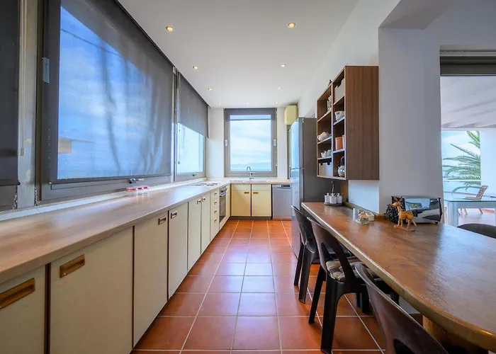 Horizon House - Beachfront Escape Appartement Nerántza