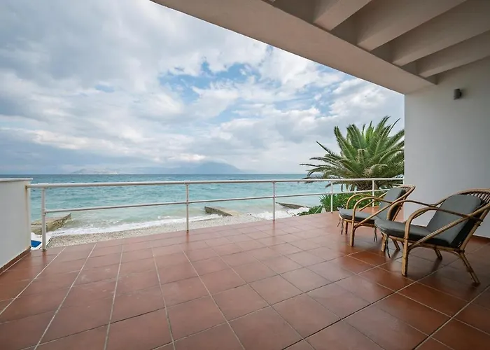 Horizon House - Beachfront Escape