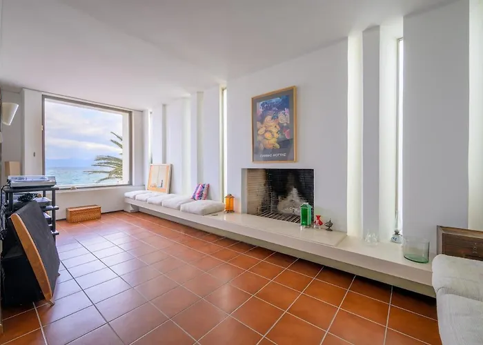 Horizon House - Beachfront Escape