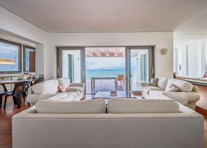 Horizon House - Beachfront Escape Nerántza